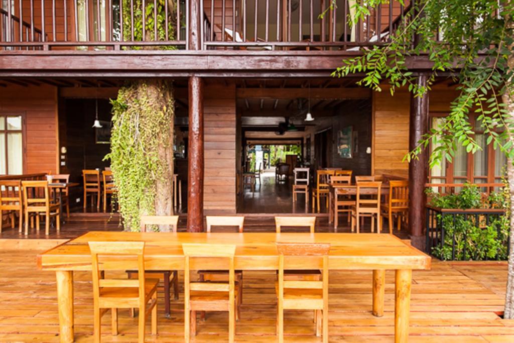 Riverhouse-The Teak House Mae Sariang Exterior foto