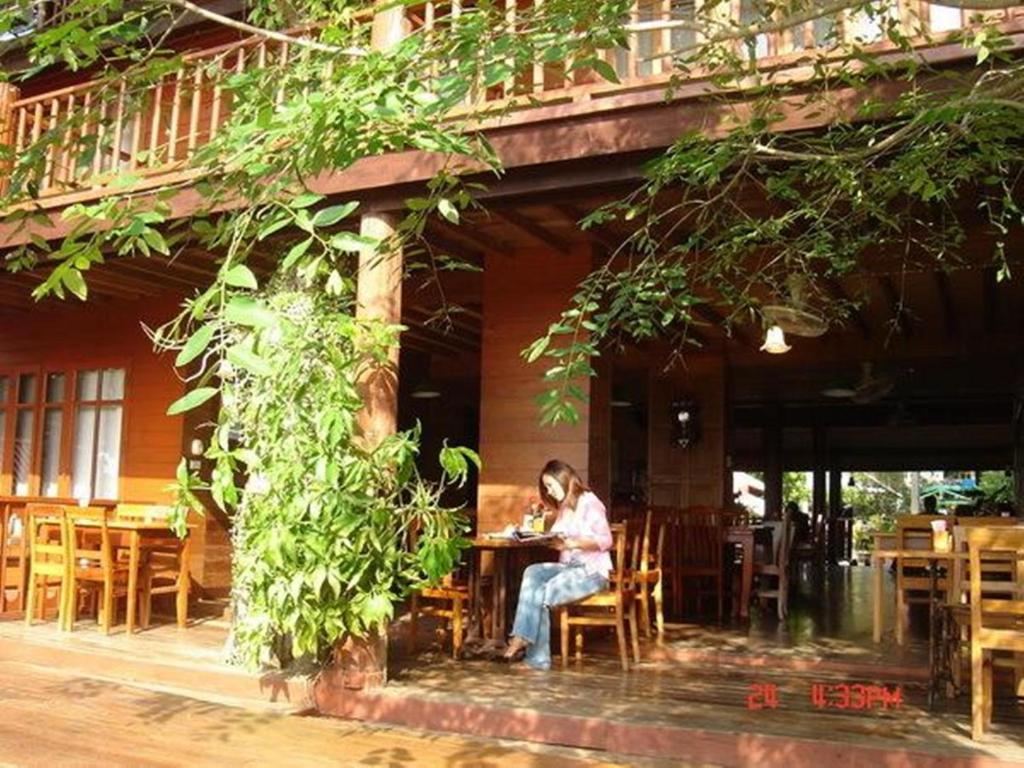 Riverhouse-The Teak House Mae Sariang Exterior foto